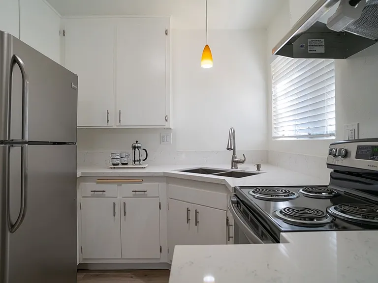 10725 Acama St — Photo 7