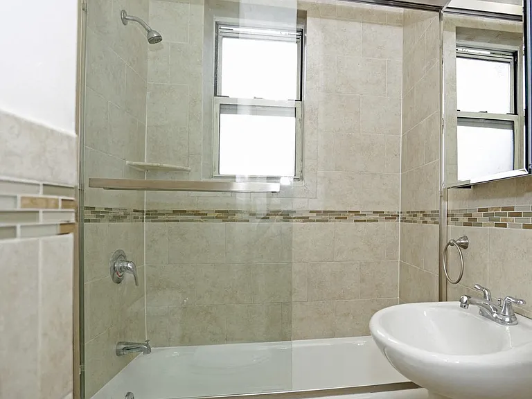 263 Franklin Ave Apartments — Photo 7