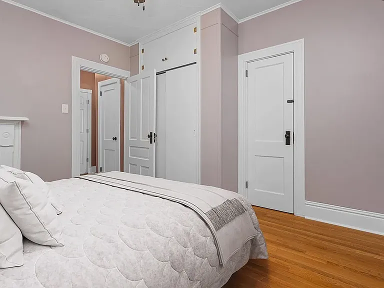 718 Washington St #1 — Photo 5