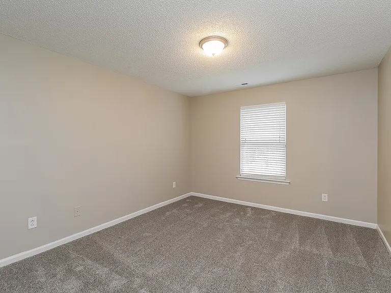2111 Hunters Trail Dr — Photo 13