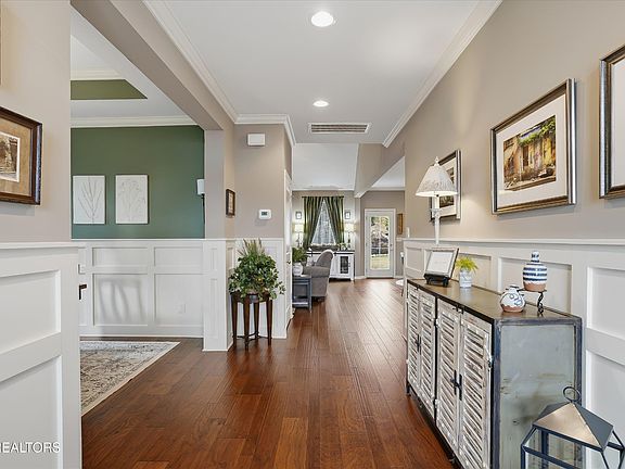 5th image of 521 Vivian Lee Ln