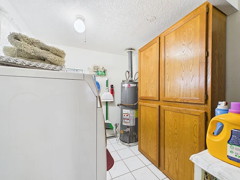 206 N Edison St — Photo 33