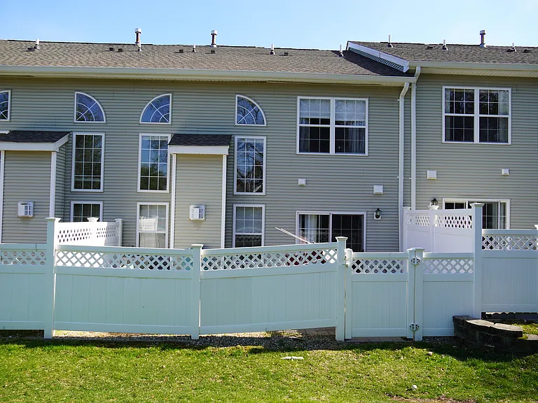 102 Wellington Park Dr — Photo 4