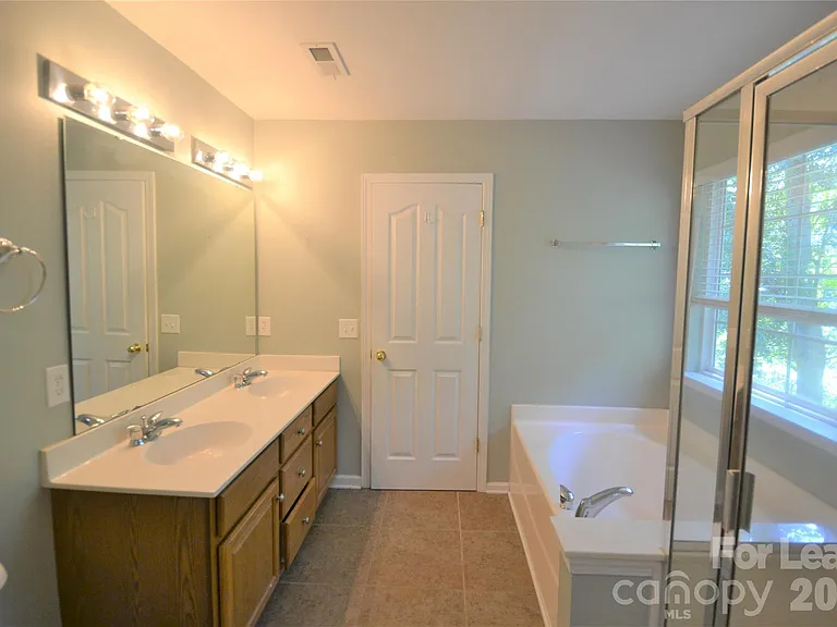 16512 Kettlewell Ln — Photo 32