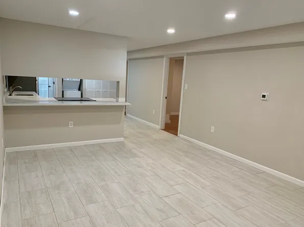 5925 Walnut St APT 4, Pittsburgh, PA 15232