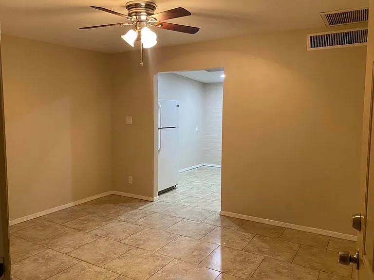 920 S Kenwood Cir — Photo 4