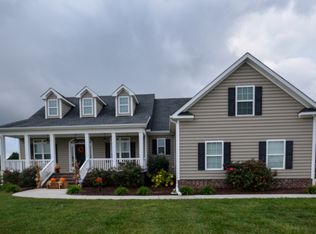 104 Applewood Dr, Moyock, NC 27958