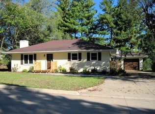 905 E Madison Ave, Fairfield, IA 52556