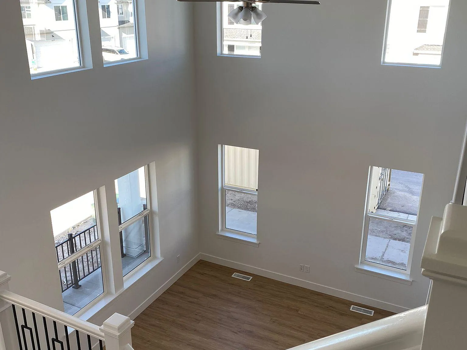 3 bed, 2.5 bath, 2288 sqft, $2,600 — Photo 4