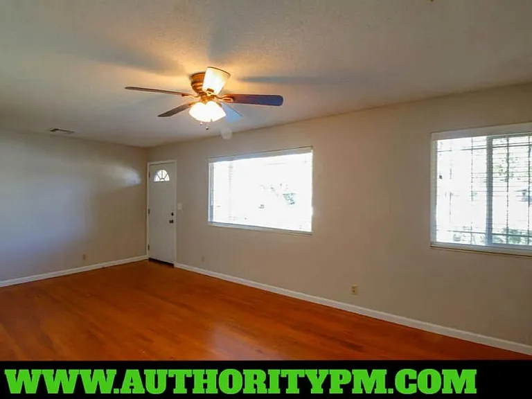 2129 Comet St — Photo 17