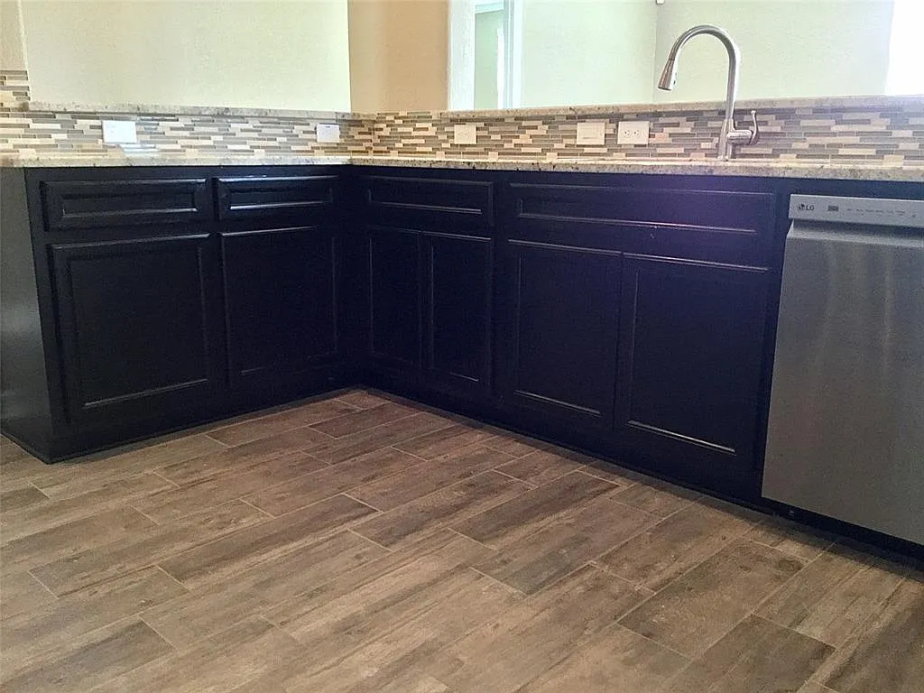 3 bed, 2.0 bath, 1574 sqft, $1,850 — Photo 3