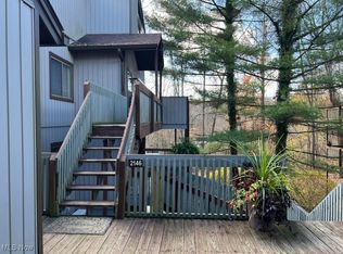 2146 Pinebrook Trl, Cuyahoga Falls, OH 44223