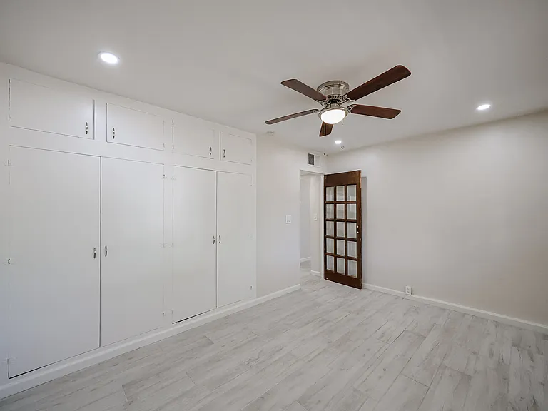 1053 E Weldon Ave — Photo 3