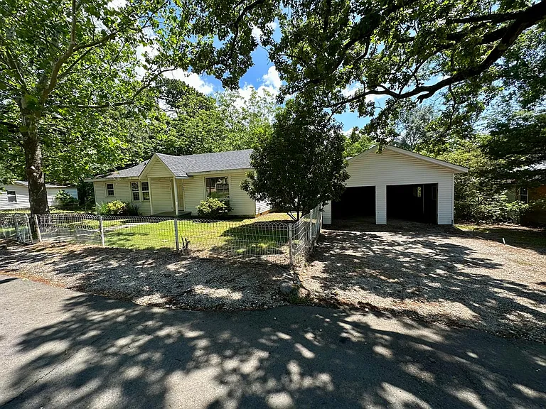 312 Cooper St — Photo 2