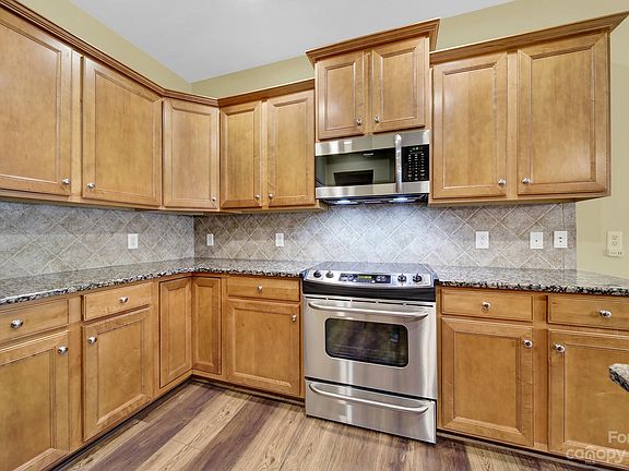 5th image of 15250 Legend Oaks Ct