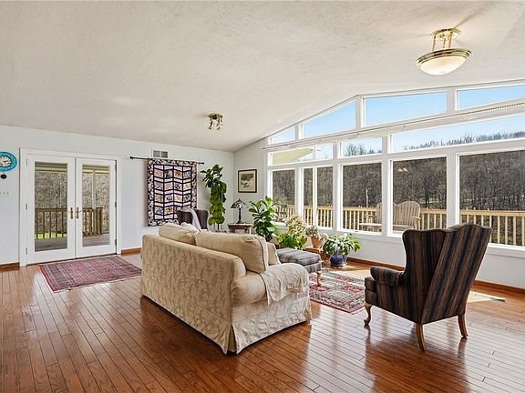 4th image of 20 Walker Rd