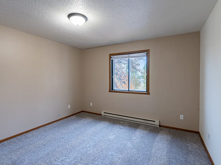 Fargo, ND Briar Pointe Apartments | 21A | Bedroom