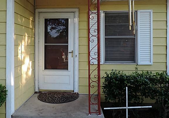 2nd image of 514 W Avenue H