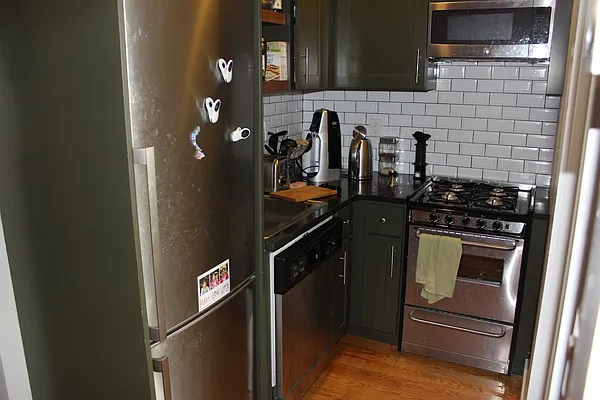 Rented by Premier Metro Realty Corp | media 34