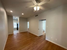 712 Graham Pl