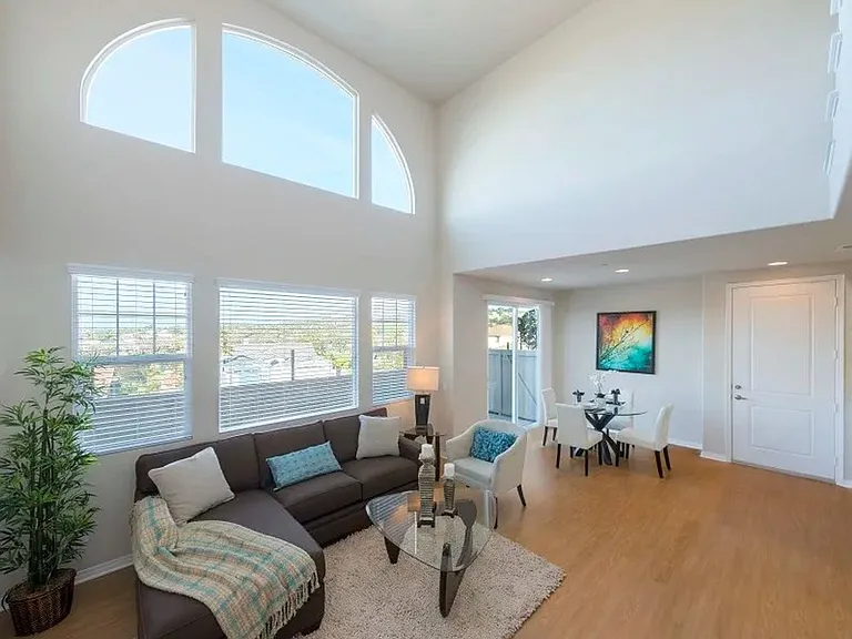 Costa Pointe Luxury 3-4 Bedroom Townhomes — Photo 29