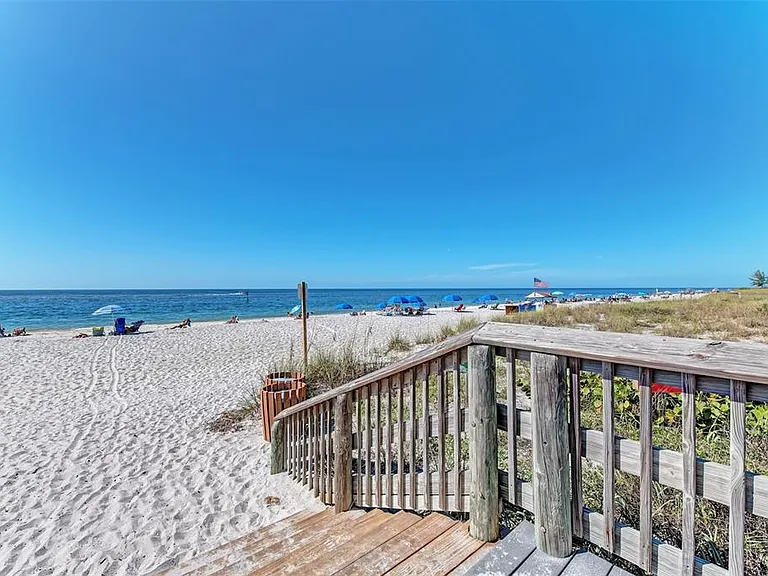 12165 Gulfstream Blvd — Photo 38