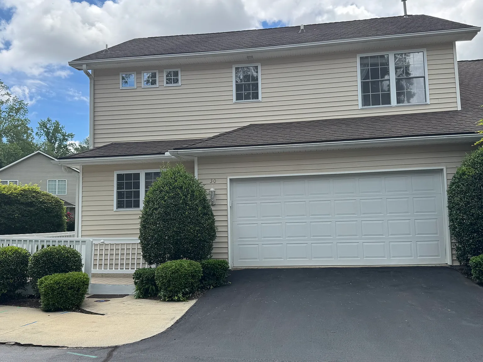 4 bed, 3.5 bath, 2846 sqft, $3,200 — Photo 2