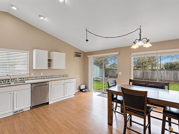 5th image of 386 Garland Place