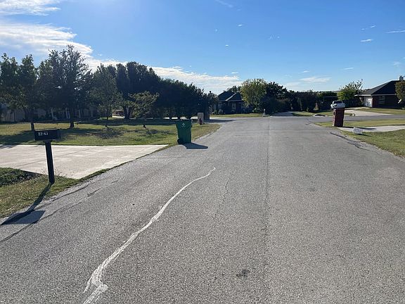 5th image of 327 Meadow Ln