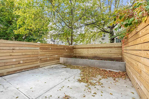 Rented by Freestone Property Group | media 7