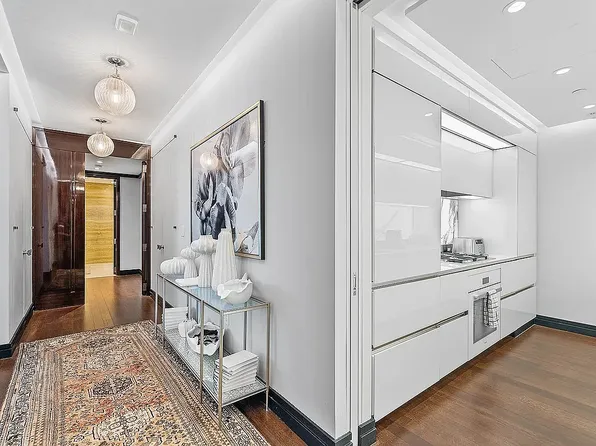 53 W 53rd St #20C, New York, NY 10019