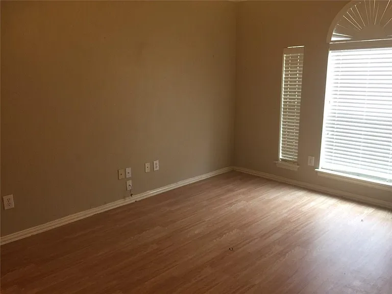 6004 Durango Dr — Photo 4