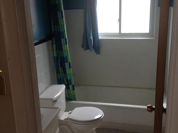 5th image of 909 Carnegie Ave