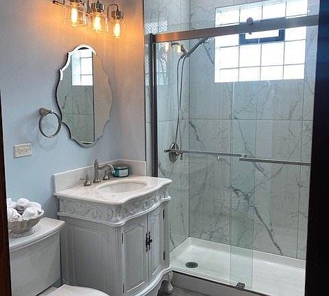 2nd image of 3415 N Leavitt St #2