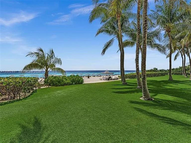 17001 Collins Ave #CU-2106 — Photo 33