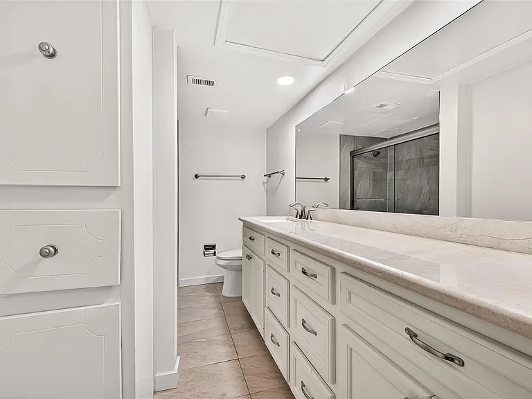 359 N Post Oak Ln #127 — Photo 23
