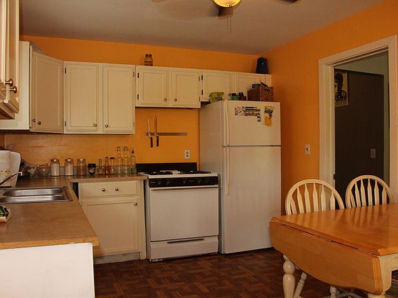 3rd image of 1559 E Elza Ave