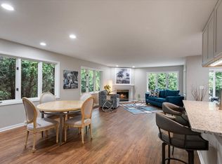 11010 N Mequon Square Dr, Mequon, WI 53092
