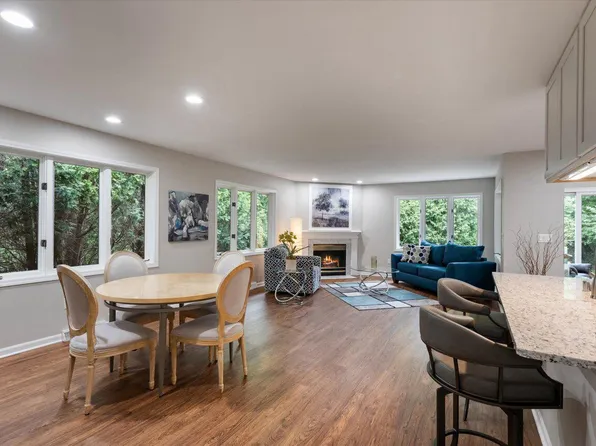 11010 North Mequon Square DRIVE, Mequon, WI 53092