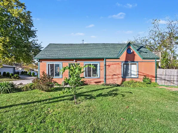 630 Allanson Rd, Mundelein, IL 60060