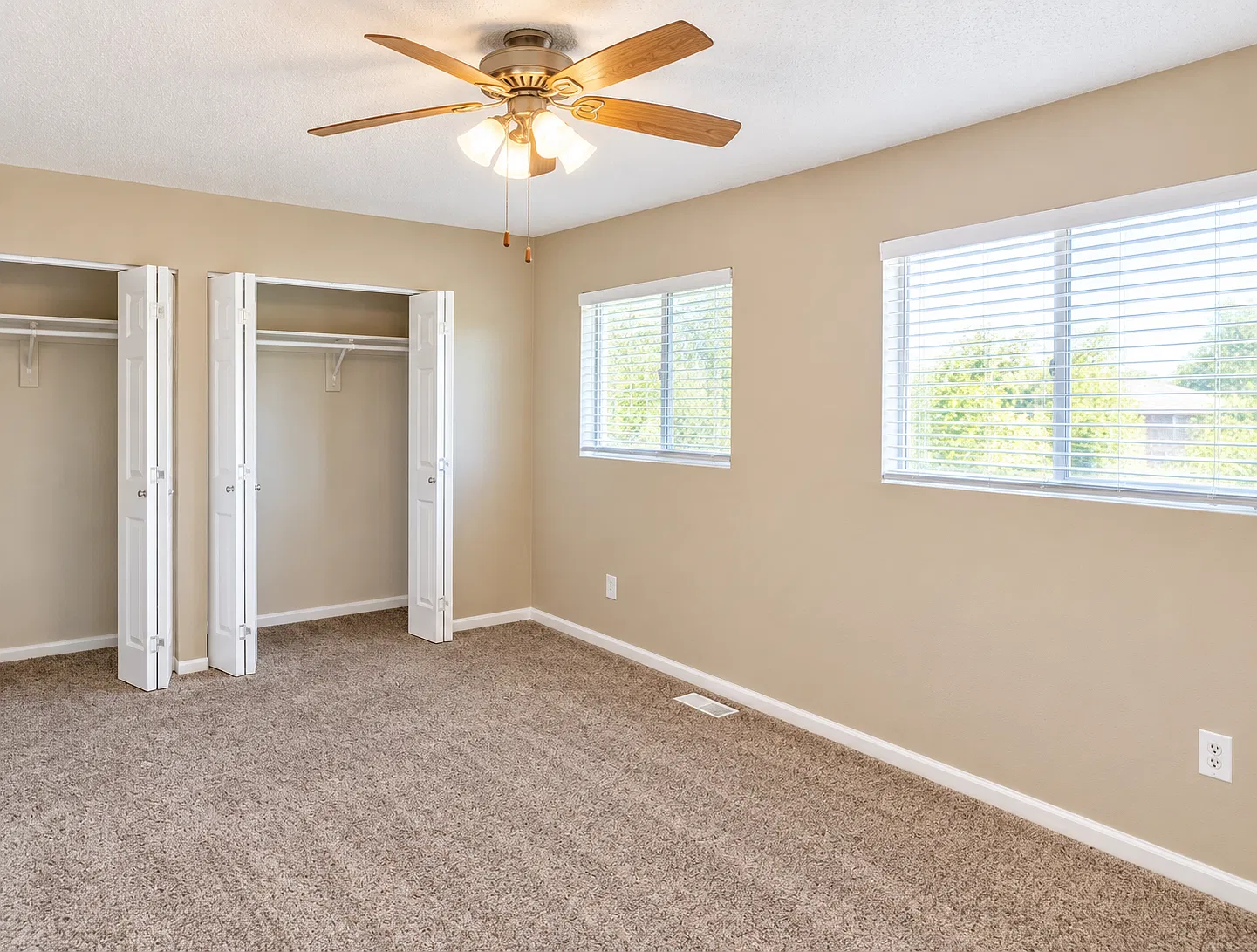 3 bed, 1.5 bath, 1933 sqft, $2,700 — Photo 2