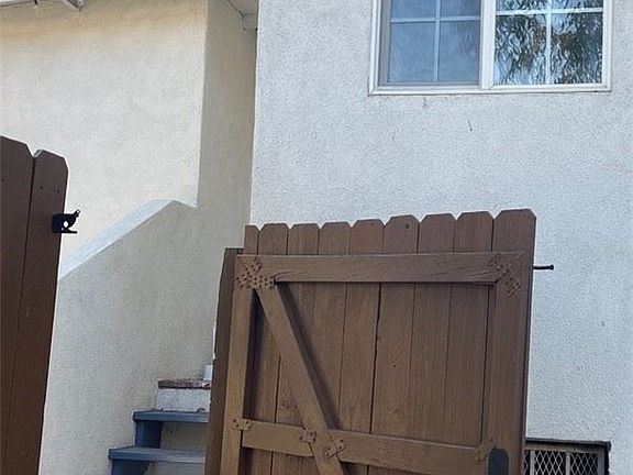 4th image of 425 E Cypress St #1/2