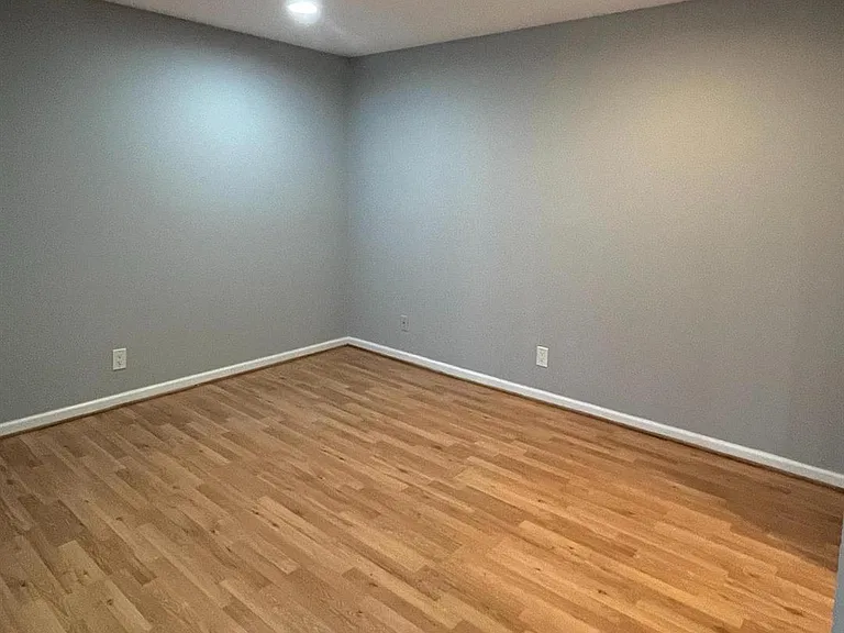180 Talbott St — Photo 10