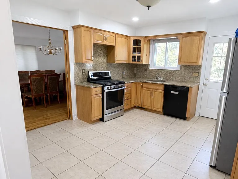 1111 Madison Ave — Photo 5