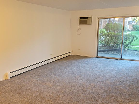 3rd image of 5327 Waterbury Dr APT 401