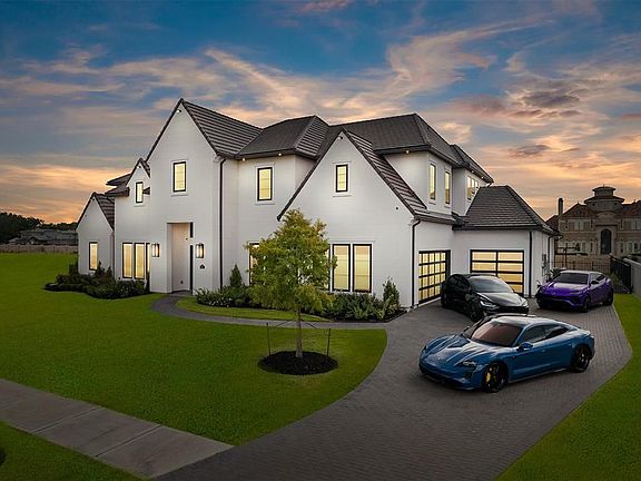 2nd image of 30 Alexandra Way Cir