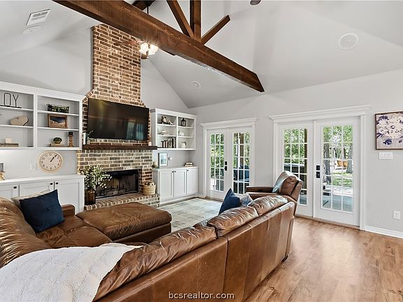 3rd image of 9669 Woodview (pvt) Dr