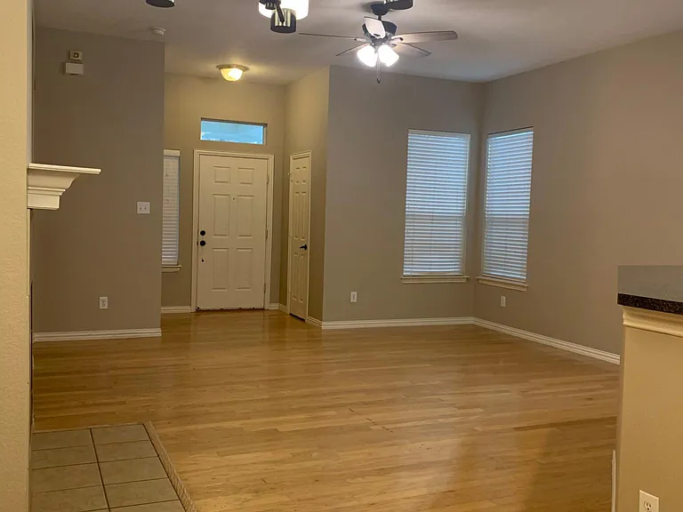 1051 Elm Dr — Photo 13