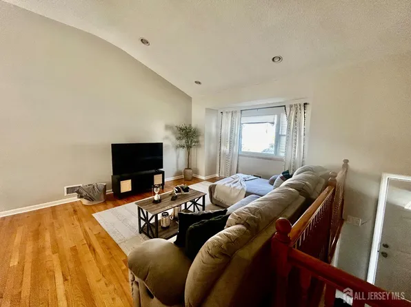 119 Cindy Ct, Middlesex, NJ 08846