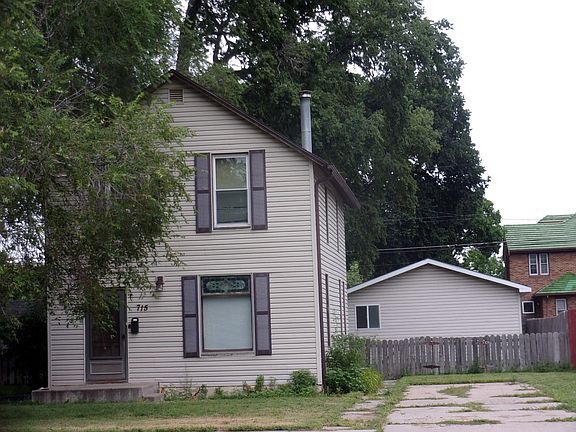2nd image of 715 W 4th St